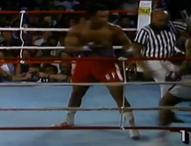 Ο πραγματικός «Αγώνας του Αιώνα»: Όταν ο Μοχάμεντ Αλι έβγαλε νοκ αουτ τη λογική (βίντεο)